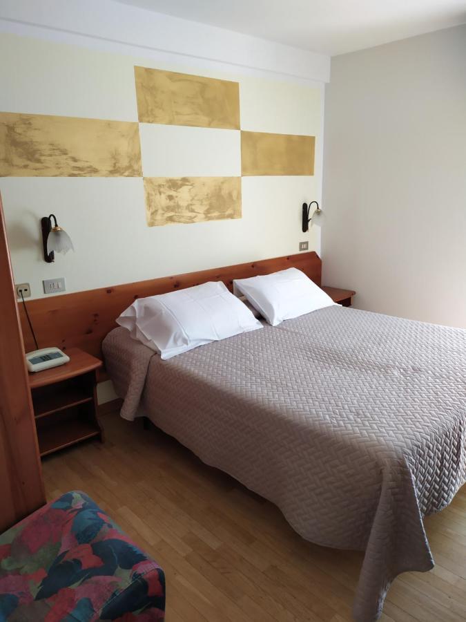 Albergo Ristorante Cacciatori Auronzo di Cadore Exterior foto